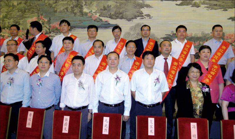 公司榮登2011、2012年度全國醫(yī)藥行業(yè)最具投資價值工業(yè)企業(yè)（非上市）前十強